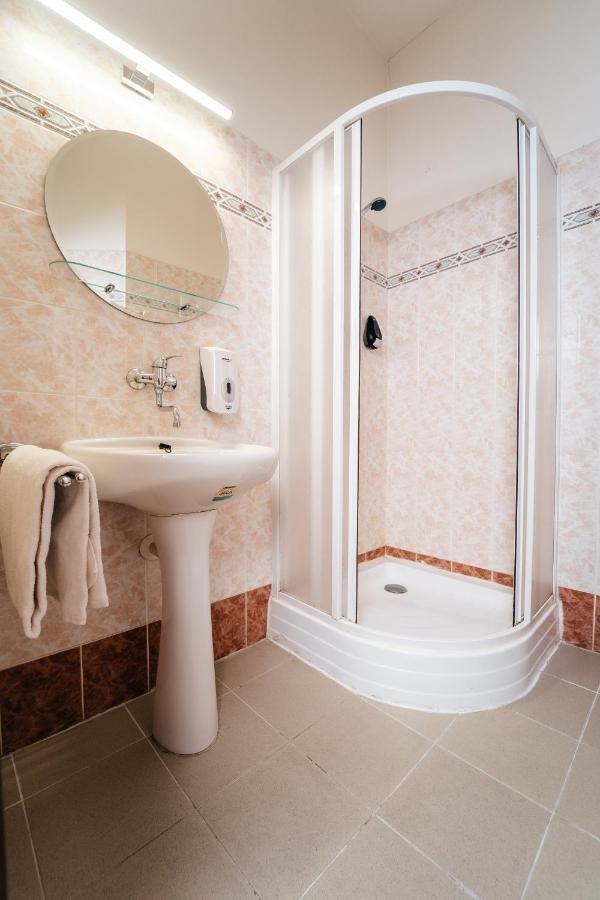 Resort Lesak Хлум у Требоне Екстериор снимка
